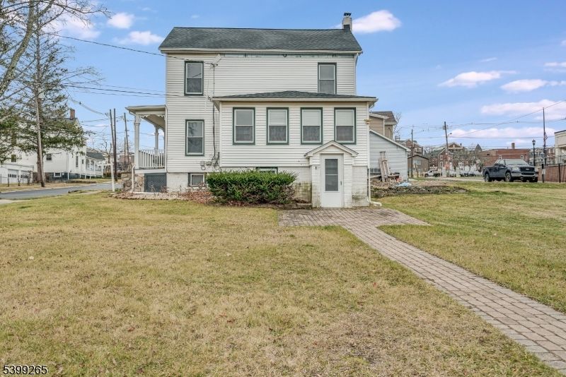 Backyard, Exterior, Facade, American Foursquare