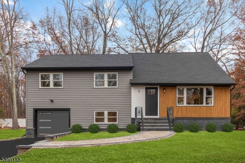 Attached, Exterior, Facade, Split Level