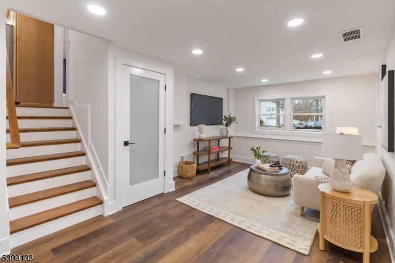 Interior, Recessed Lighting, Wood Texture Flooring