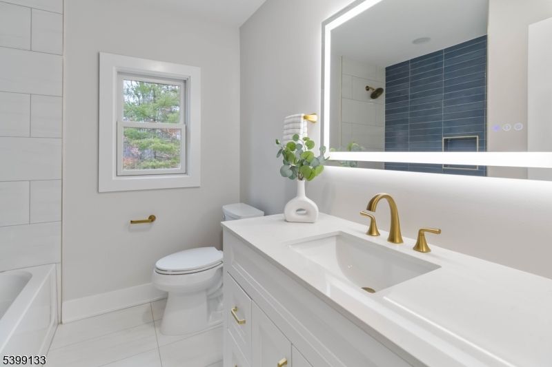 Bathroom, Interior, Recessed Lighting