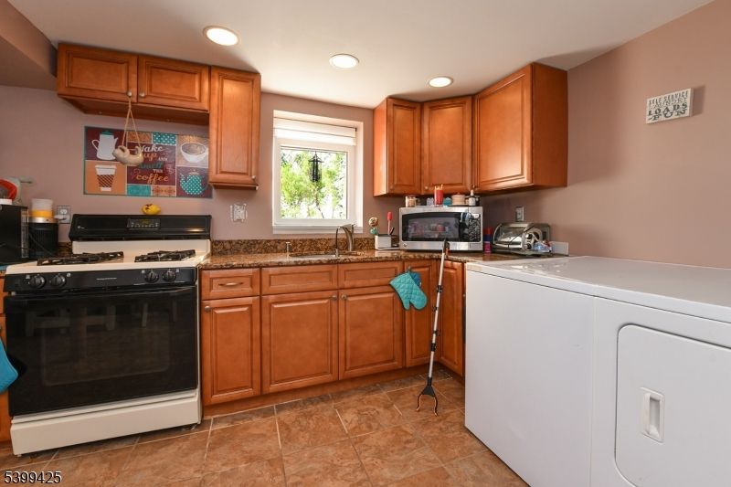 Interior, Kitchen, Recessed Lighting, Washer