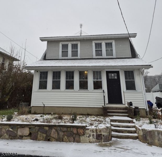 Exterior, Facade, American Foursquare