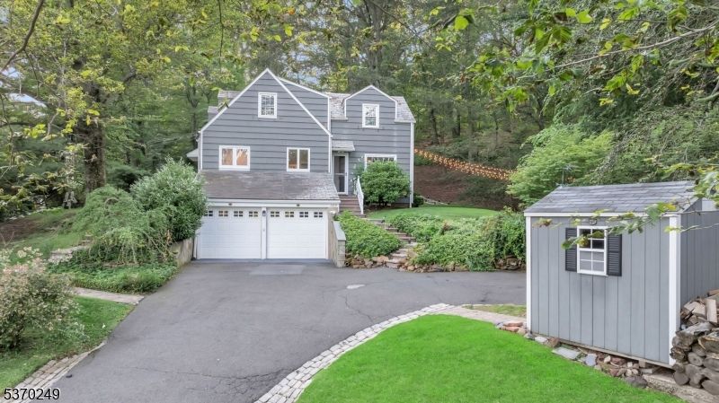 Attached, Exterior, Facade, None