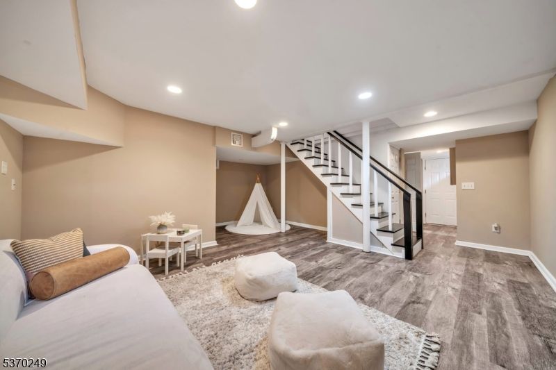 Interior, Living room, Recessed Lighting, Wood Texture Flooring