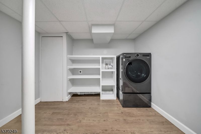 Interior, Washer, Wood Texture Flooring
