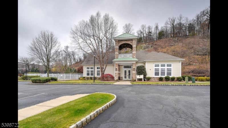 Exterior, Facade, Cape Cod