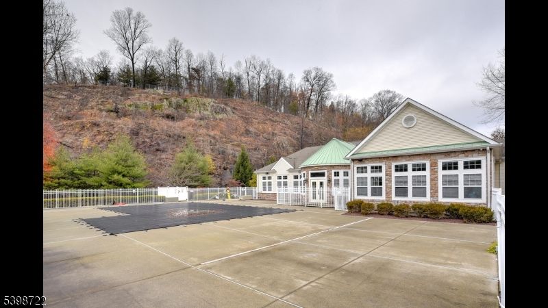 Exterior, Tennis Courts