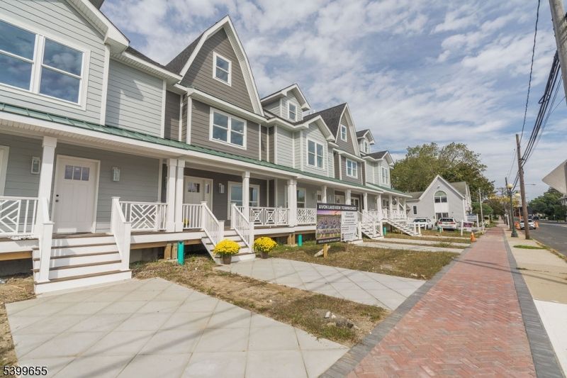 Exterior, Facade, Queen Anne Victorian
