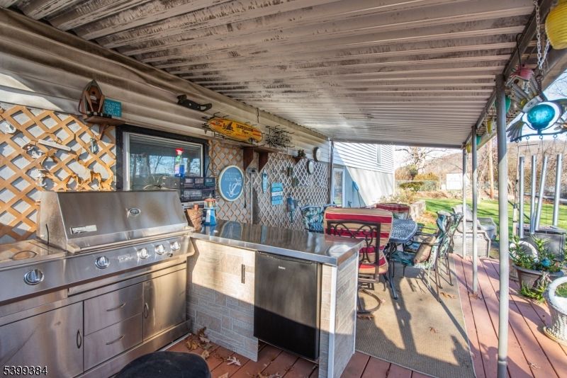 Exterior, Outdoor Kitchen