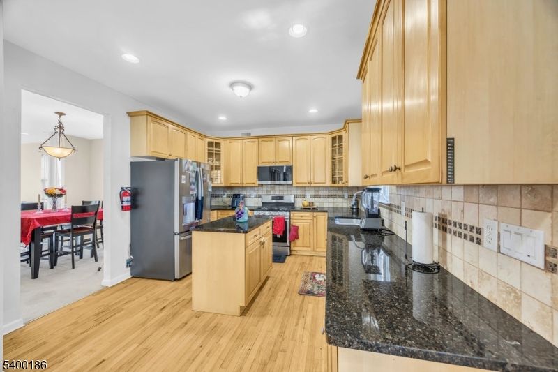 Dining room, Interior, Kitchen, Pendant Lights, Recessed Lighting, Wood Texture Flooring