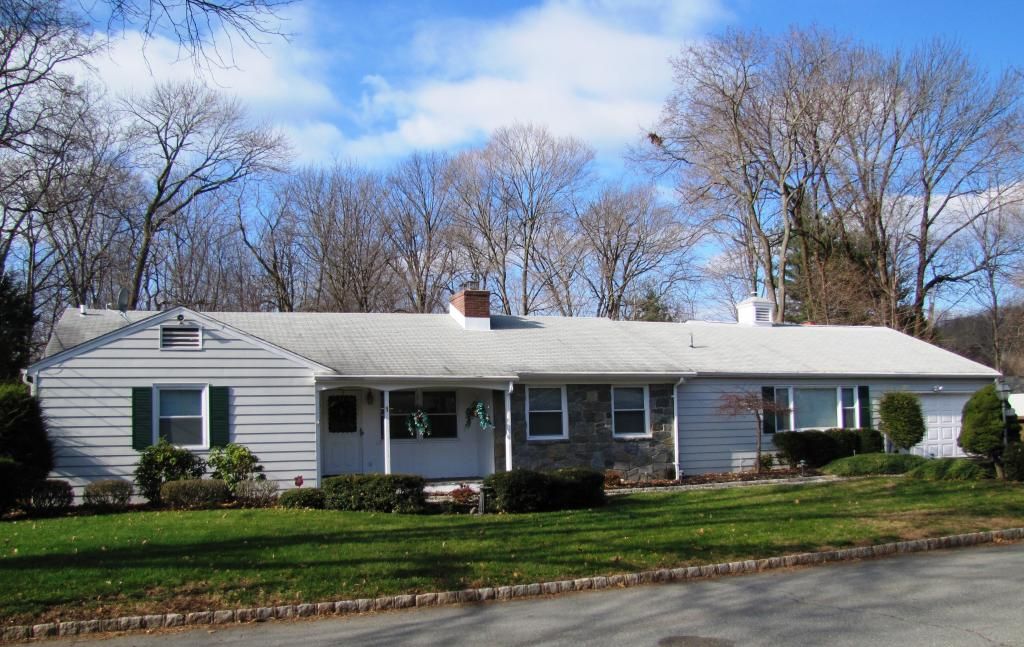 Exterior, Facade, Ranch