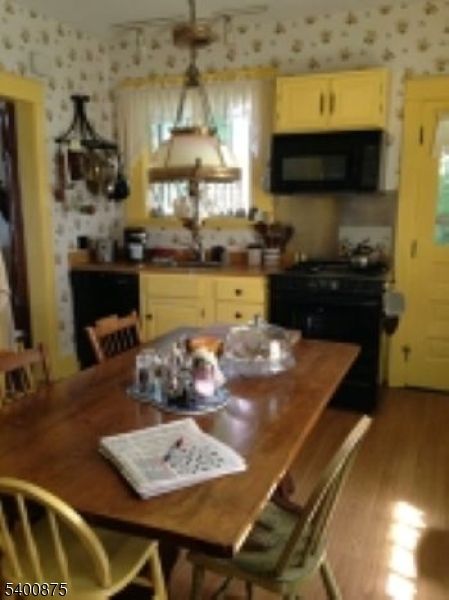 Dining room, Interior, Kitchen, Pendant Lights, Wood Texture Flooring