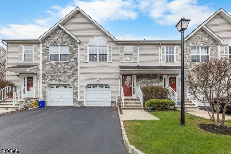 Attached, Exterior, Facade, Rowhouse