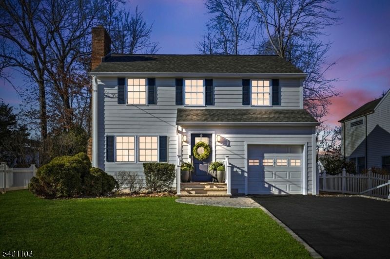 Attached, Exterior, Facade, Georgian