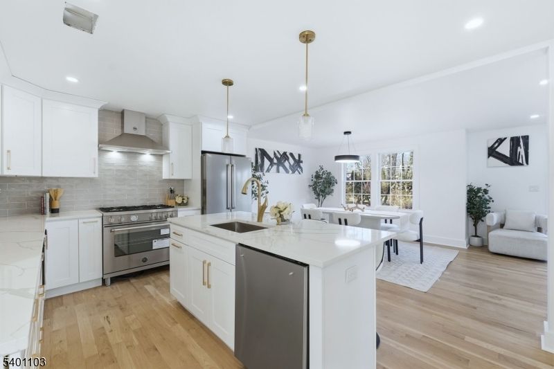 Dining room, Interior, Kitchen, Pendant Lights, Recessed Lighting, Stainless Steel Appliances, Wood Texture Flooring