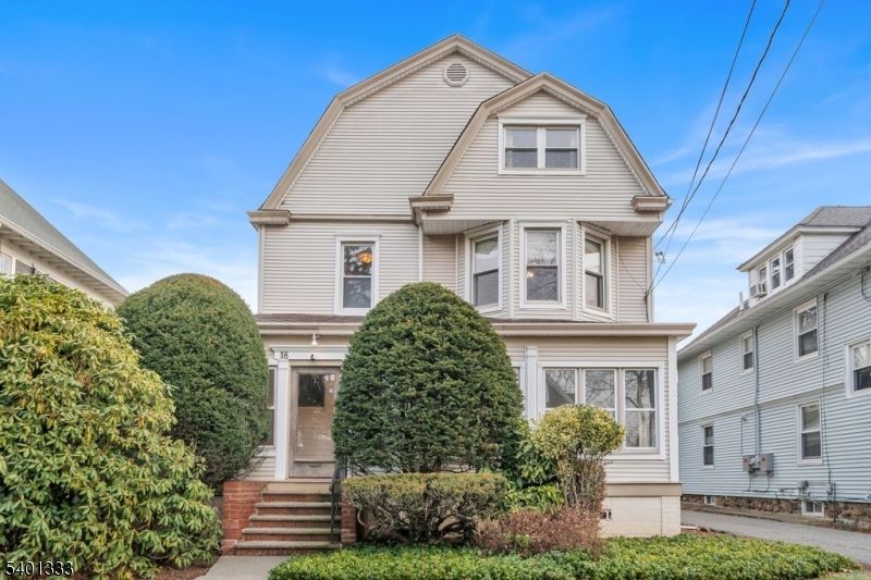Exterior, Facade, Queen Anne Victorian
