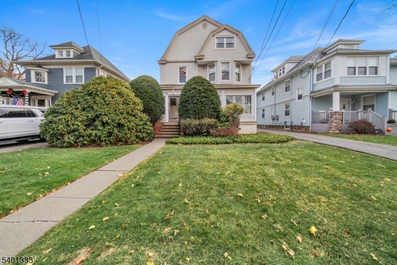 Exterior, Facade, Queen Anne Victorian