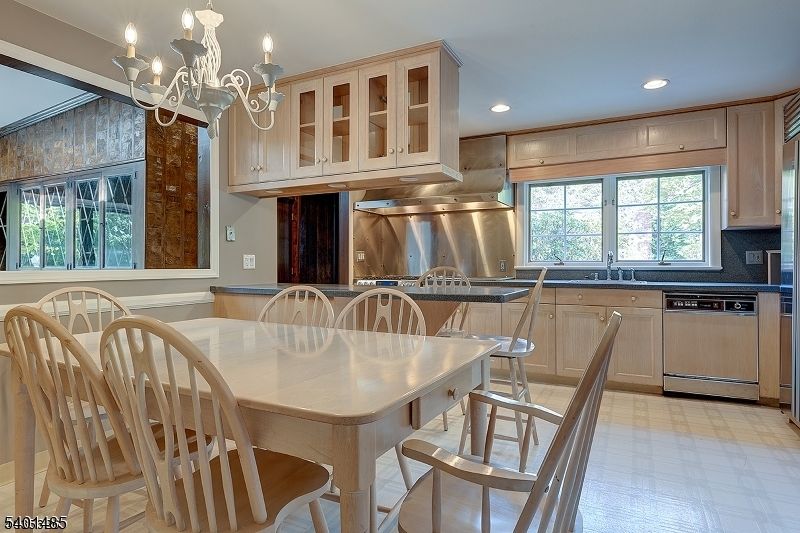 Chandelier, Dining room, Interior, Kitchen, Recessed Lighting, Stainless Steel Appliances
