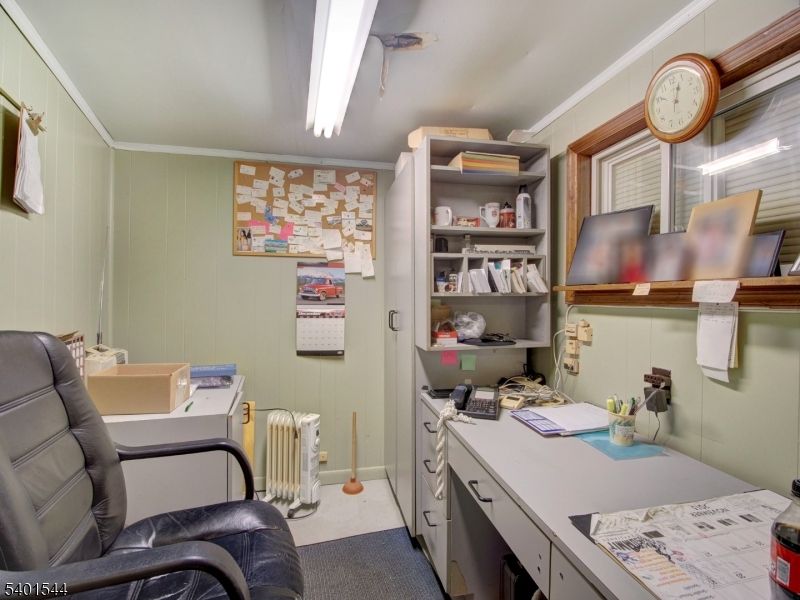 Home Office, Interior