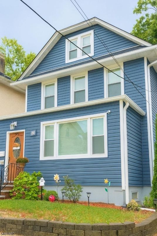 Exterior, Facade, Queen Anne Victorian
