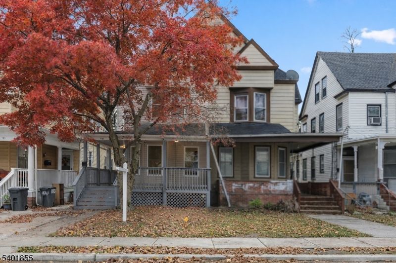 Exterior, Facade, Queen Anne Victorian