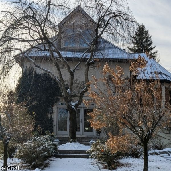 Exterior, Facade, None