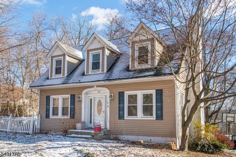 Exterior, Facade, Cape Cod