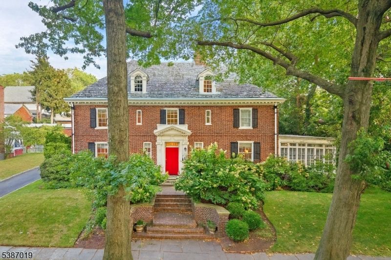 Exterior, Facade, Brick Facade, Georgian