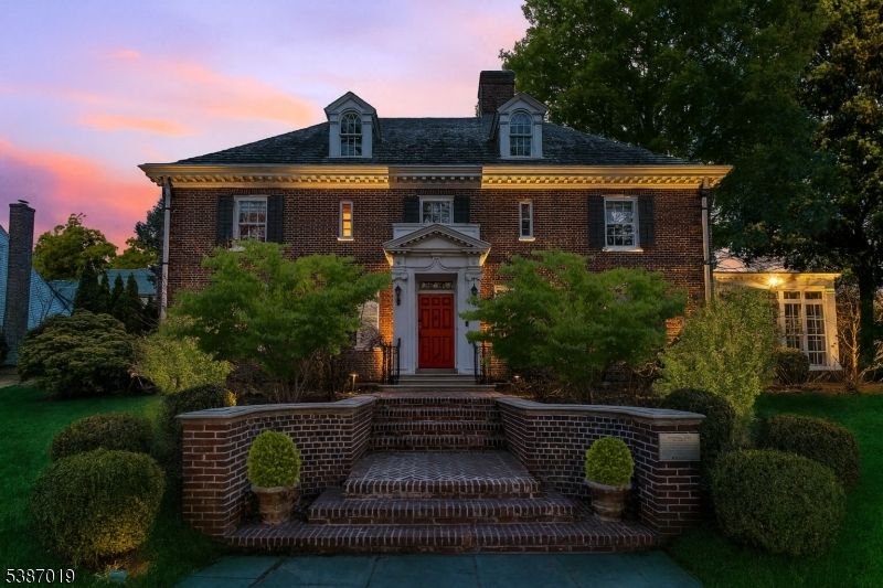 Exterior, Facade, Brick Facade, Georgian