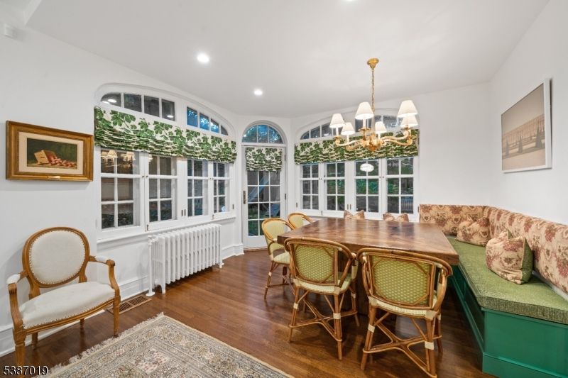 Chandelier, Dining room, Interior, Recessed Lighting, Wood Texture Flooring