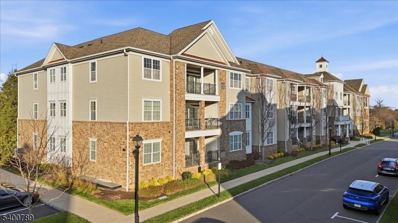 Exterior, Facade, Brick Facade, Rowhouse