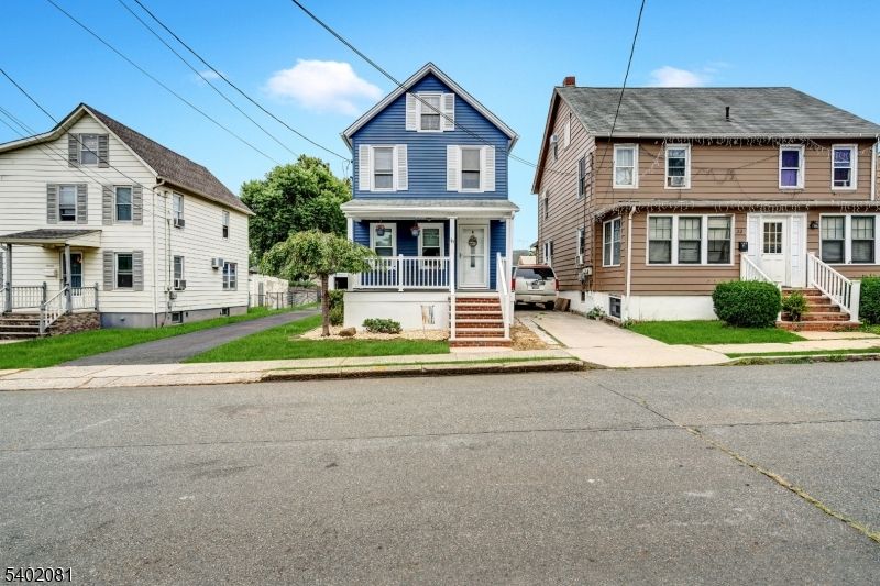 Exterior, Facade, Queen Anne Victorian