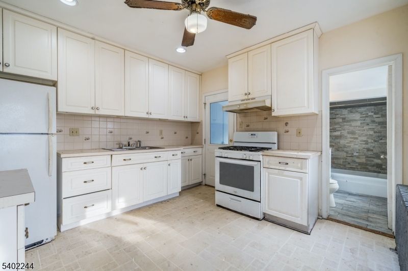 Interior, Kitchen, Recessed Lighting, Stone Walls