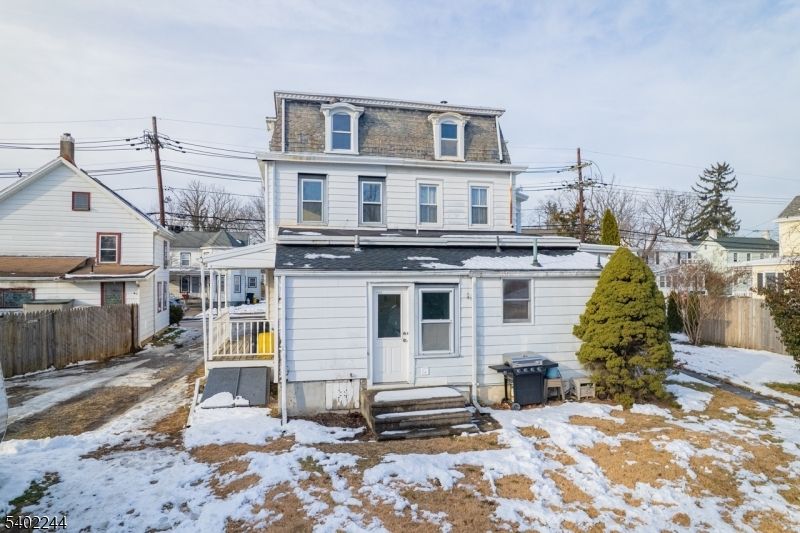 Exterior, Facade, American Foursquare