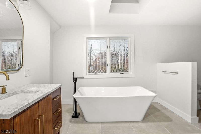 Bathroom, Free Standing Baths, Interior