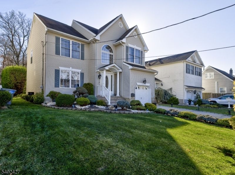 Attached, Exterior, Facade, Farmhouse