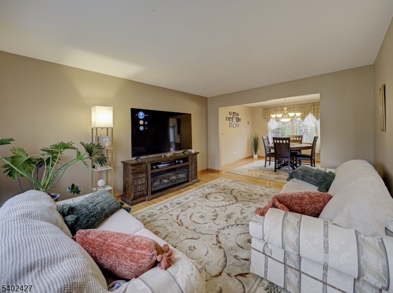 Chandelier, Dining room, Interior, Living room, Wood Texture Flooring