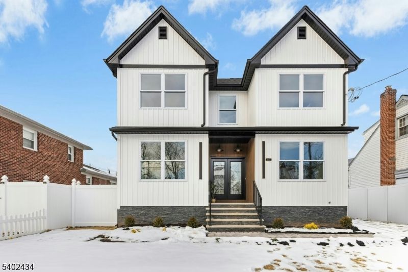 Exterior, Facade, Farmhouse