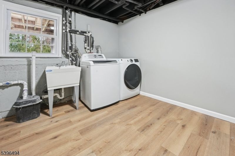 Interior, Washer, Wood Texture Flooring