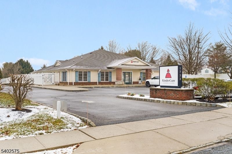 Exterior, Facade, Cape Cod