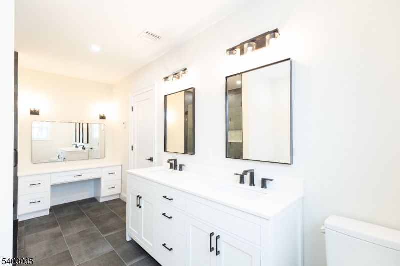 Bathroom, Dual Sink Vanities, Interior, Recessed Lighting