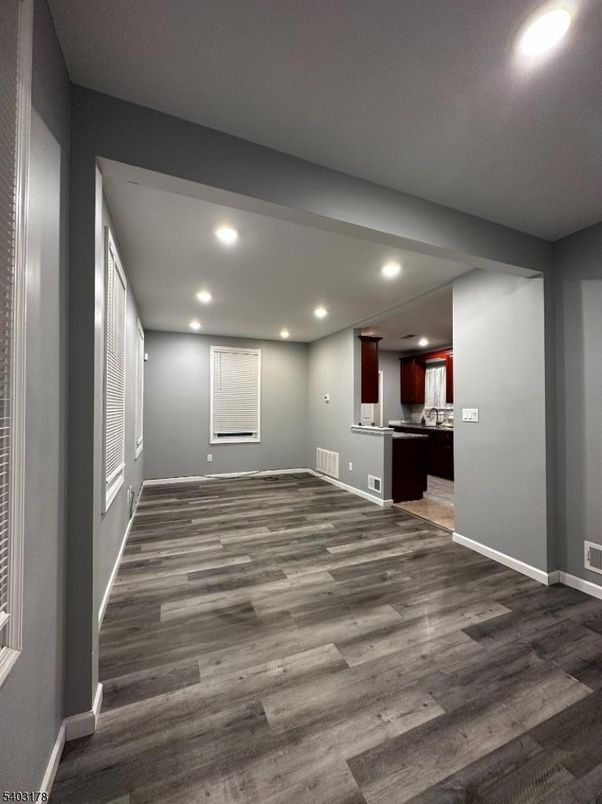 Empty room, Interior, Recessed Lighting, Wood Texture Flooring