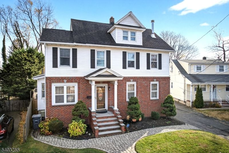 Exterior, Facade, Brick Facade, Georgian