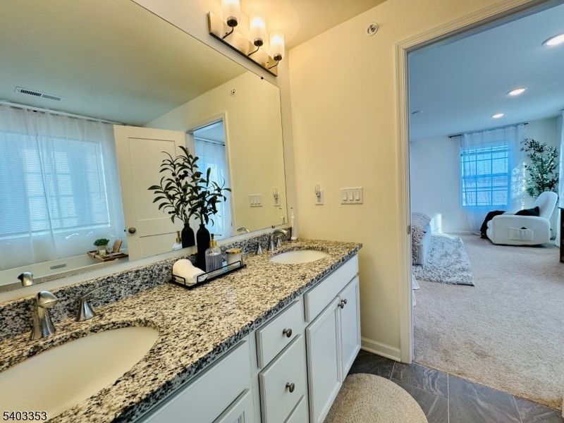 Bathroom, Dual Sink Vanities, Interior, Recessed Lighting