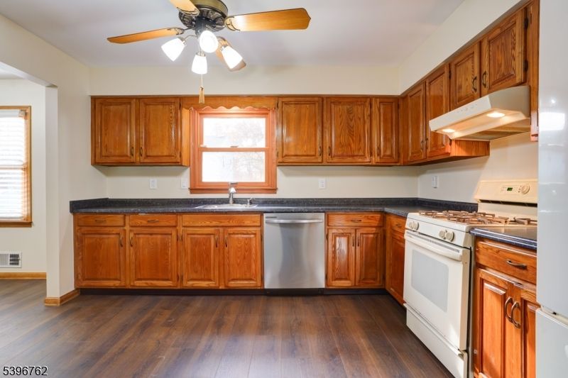 Interior, Kitchen, Wood Texture Flooring