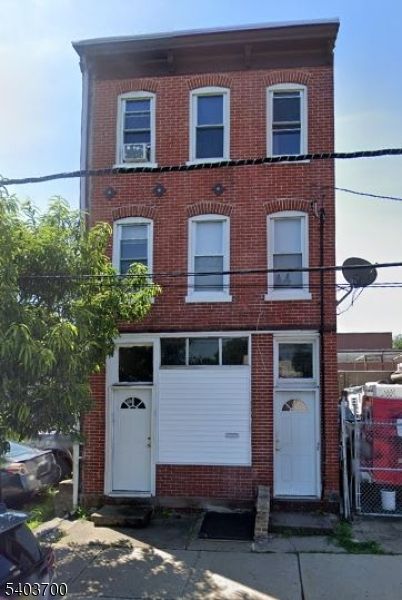 Attached, Exterior, Facade, Brick Facade, Rowhouse