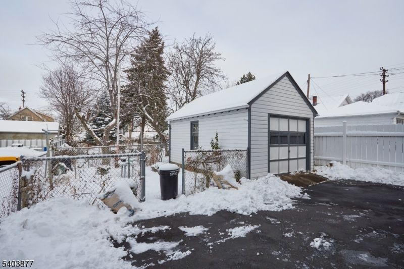 Detached Garage, Exterior