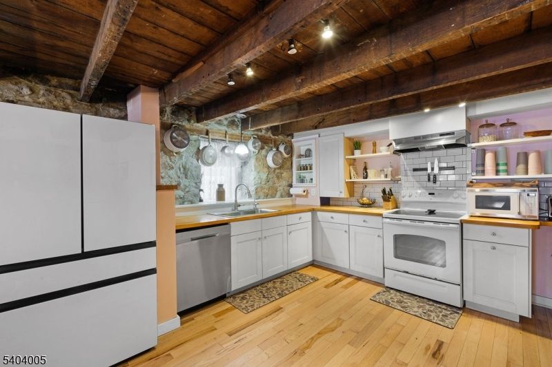 Interior, Kitchen, Recessed Lighting, Stainless Steel Appliances, Wooden Beams, Wooden Ceilings, Wood Texture Flooring