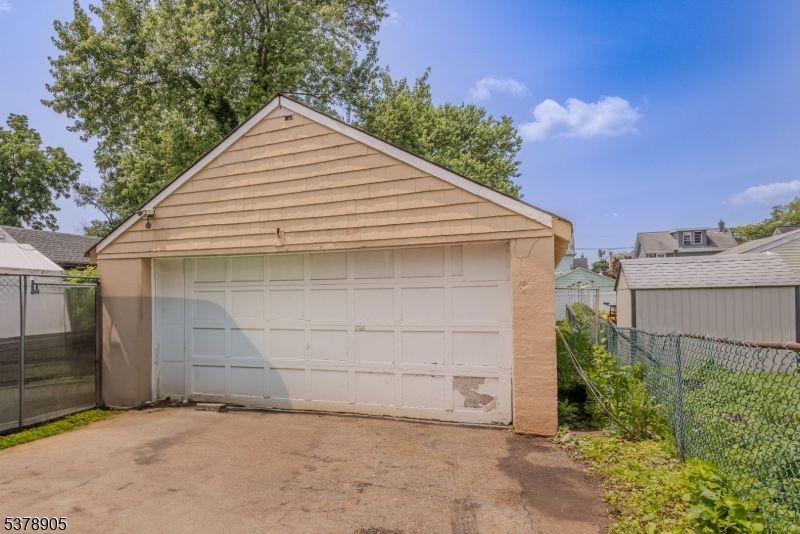 Detached Garage, Exterior