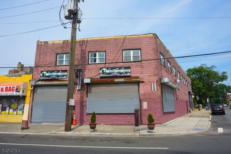 Attached, Exterior, Facade, Brick Facade, Rowhouse